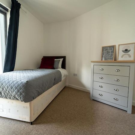 Spacious Apartment In Woking Town Centre Ngoại thất bức ảnh