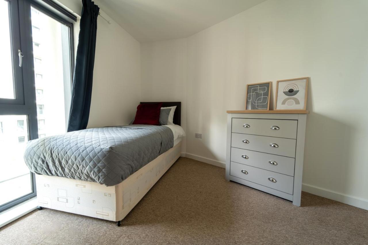 Spacious Apartment In Woking Town Centre Ngoại thất bức ảnh