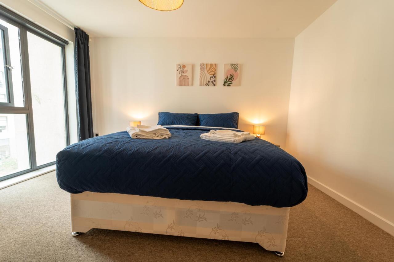 Spacious Apartment In Woking Town Centre Ngoại thất bức ảnh