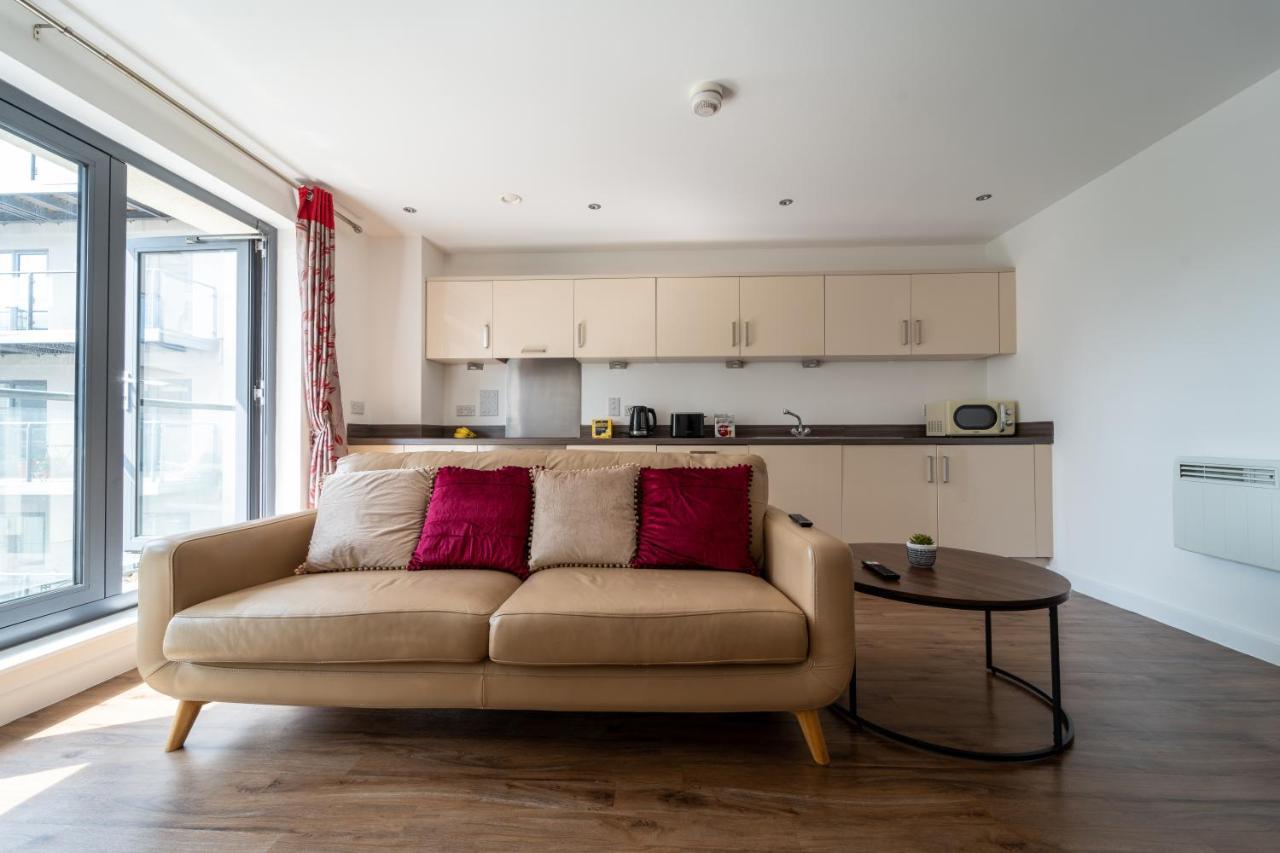 Spacious Apartment In Woking Town Centre Ngoại thất bức ảnh