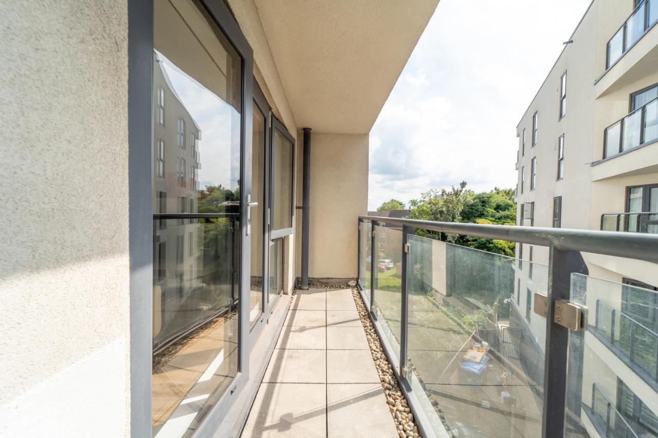 Spacious Apartment In Woking Town Centre Ngoại thất bức ảnh