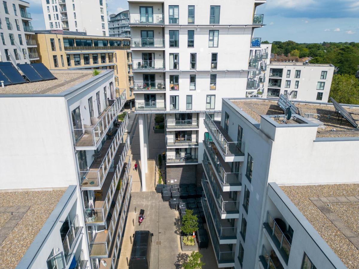 Spacious Apartment In Woking Town Centre Ngoại thất bức ảnh