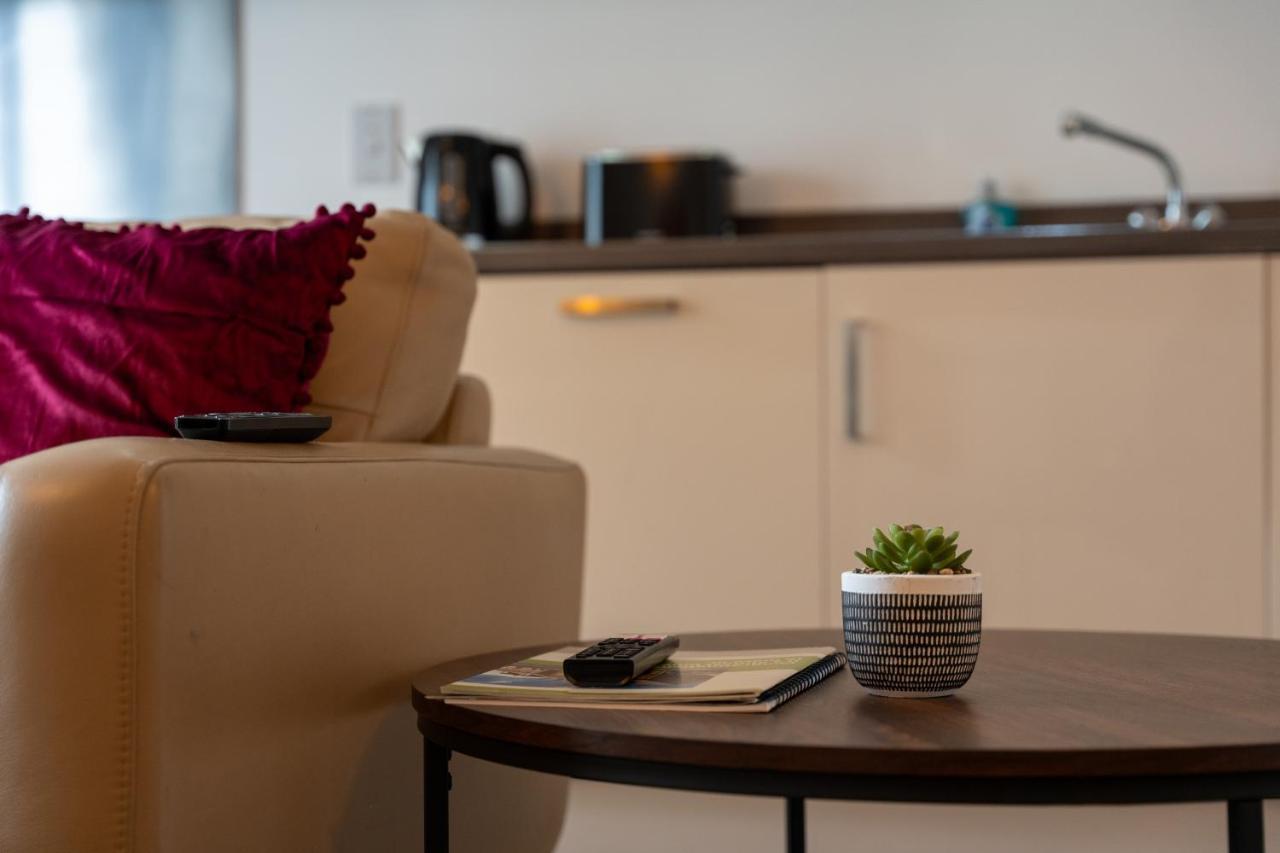 Spacious Apartment In Woking Town Centre Ngoại thất bức ảnh