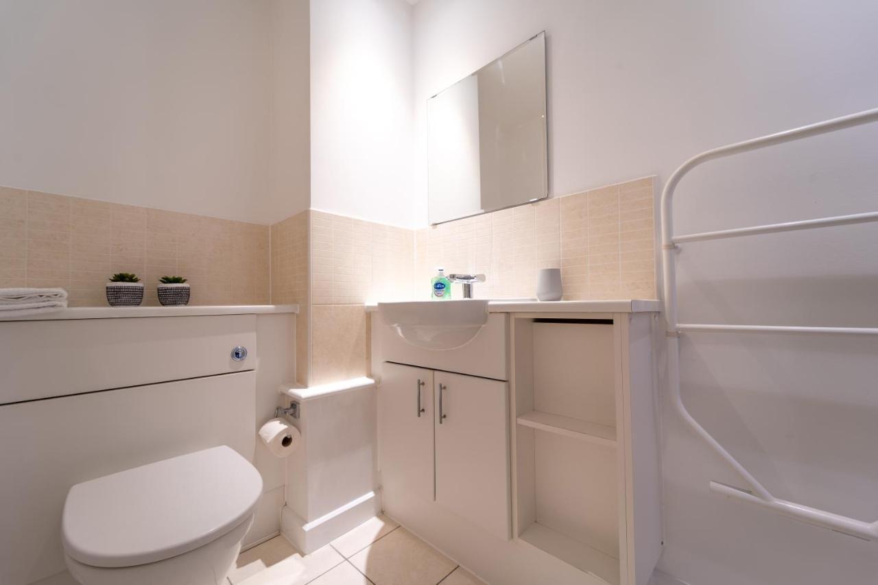 Spacious Apartment In Woking Town Centre Ngoại thất bức ảnh