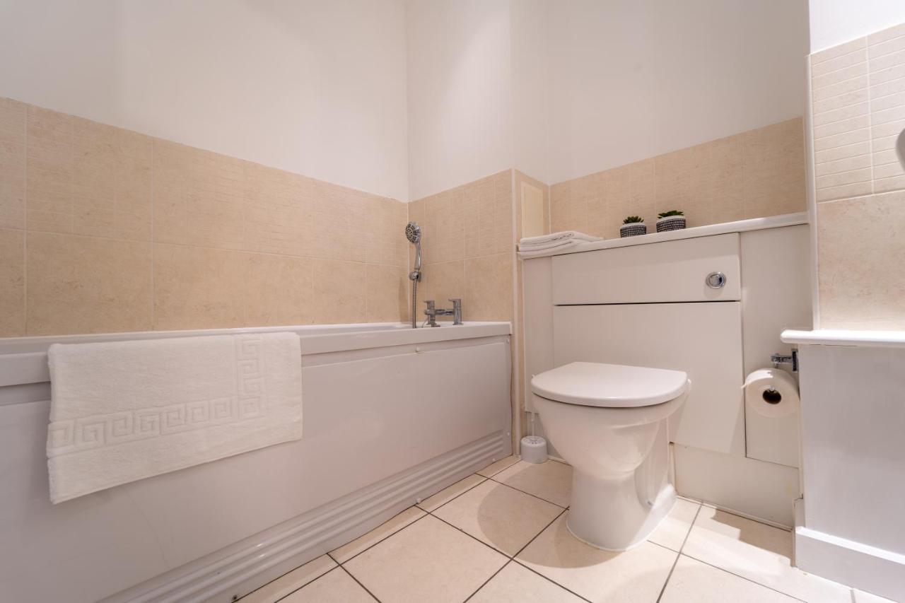 Spacious Apartment In Woking Town Centre Ngoại thất bức ảnh