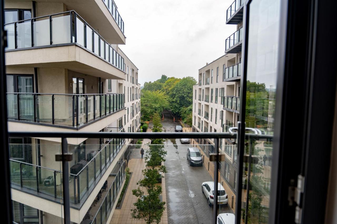 Spacious Apartment In Woking Town Centre Ngoại thất bức ảnh