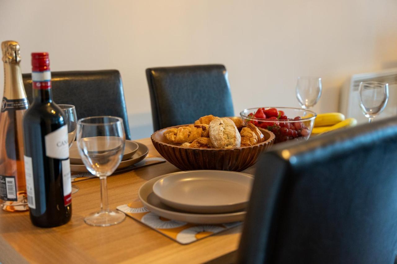 Spacious Apartment In Woking Town Centre Ngoại thất bức ảnh