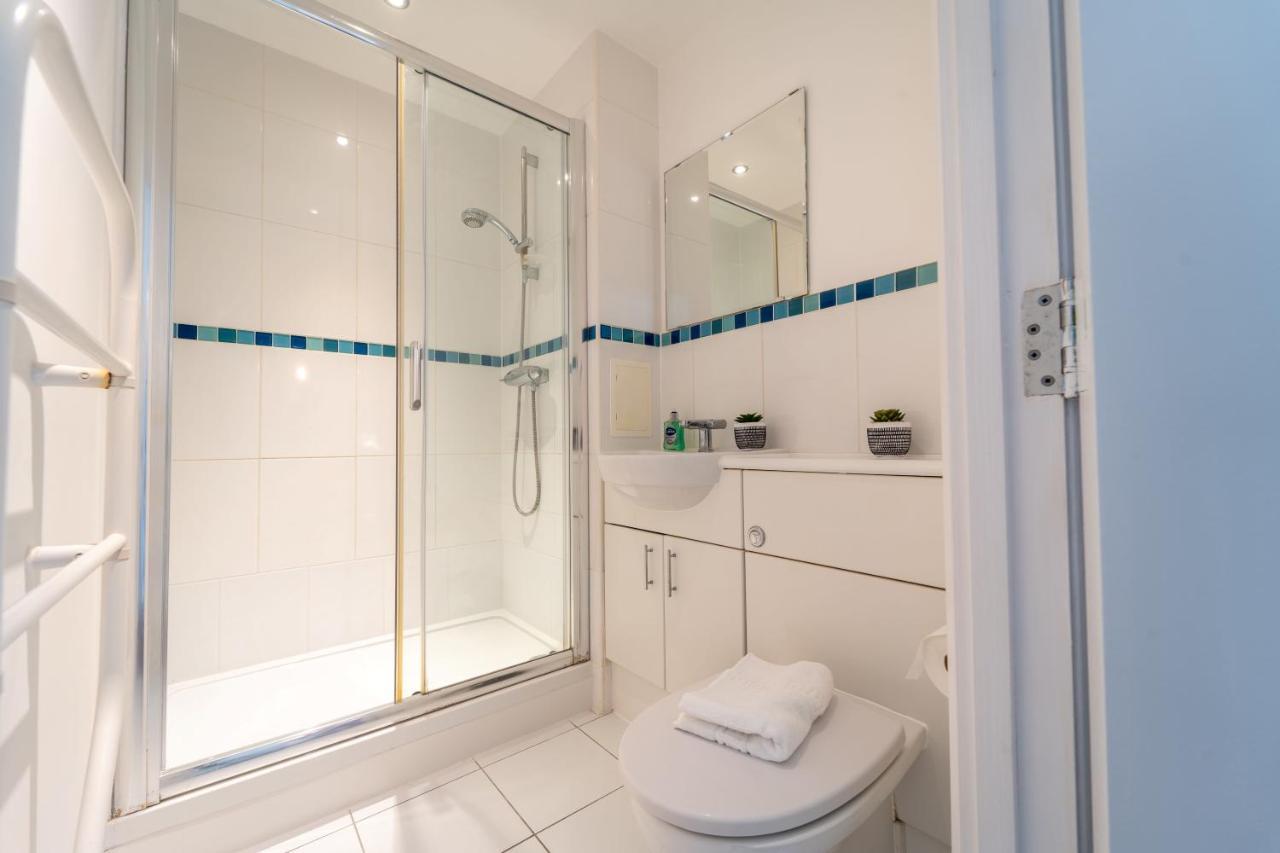Spacious Apartment In Woking Town Centre Ngoại thất bức ảnh